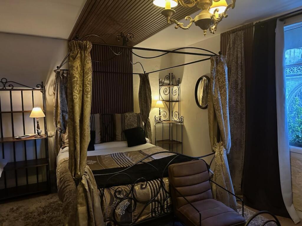 Hotel Boutique Saint-Louis Лизьё Экстерьер фото
